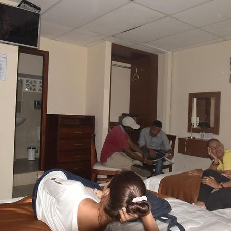 אסמרלדס Olan'S Hotel Group מראה חיצוני תמונה